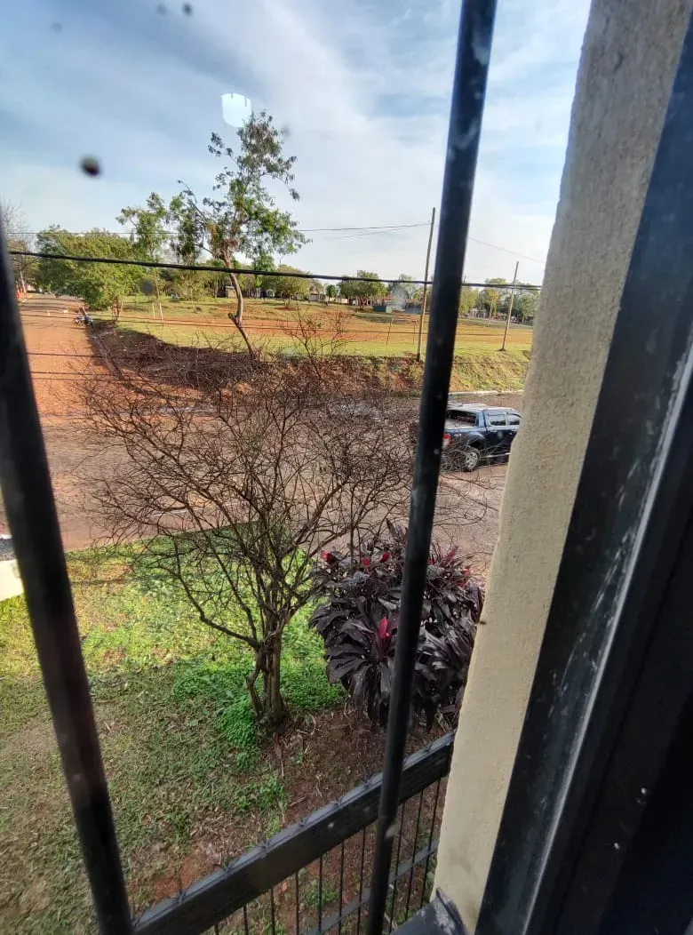Vista desde Yvyra hacia el barrio y la vegetación de Puerto Iguazú